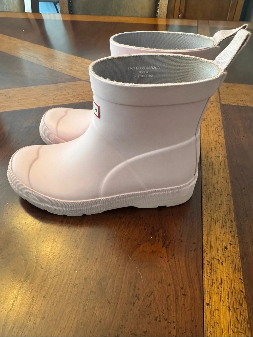 Hunter Kids Light Pink Rain Boots with Logo - size UK1 US2